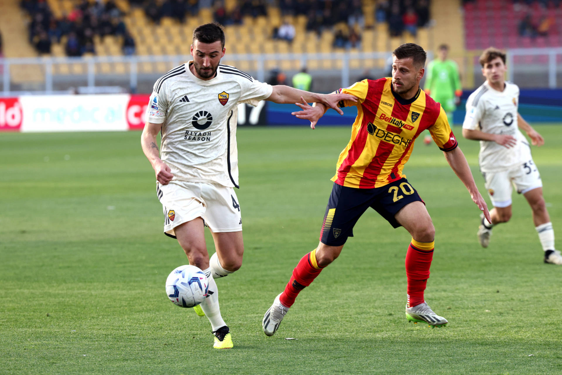 关于赛后罗马调整名单以备西甲，临场应变环节打磨，管理层满意，更衣室氛围转暖的信息